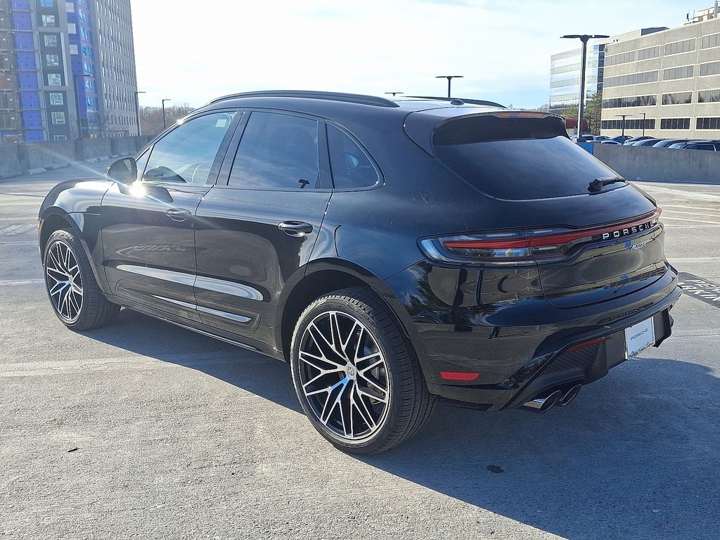 Thumbnail: 2026 Porsche Macan - 3