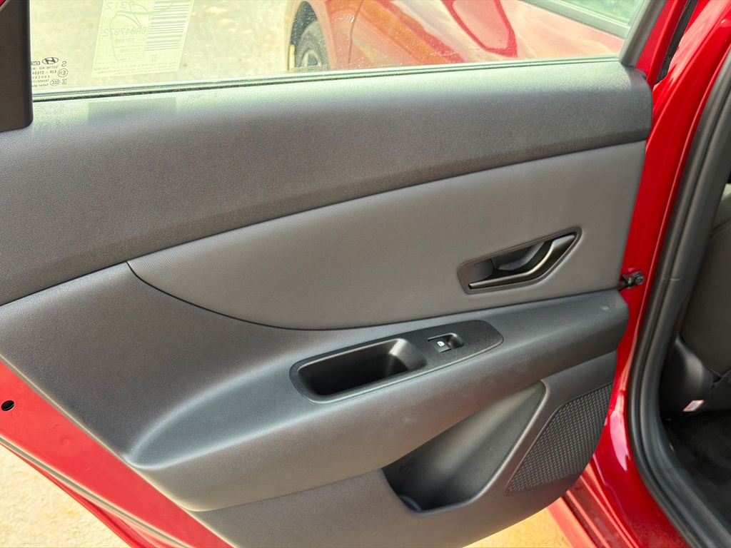 Used 2025 Red Hyundai SEL Sport image 21