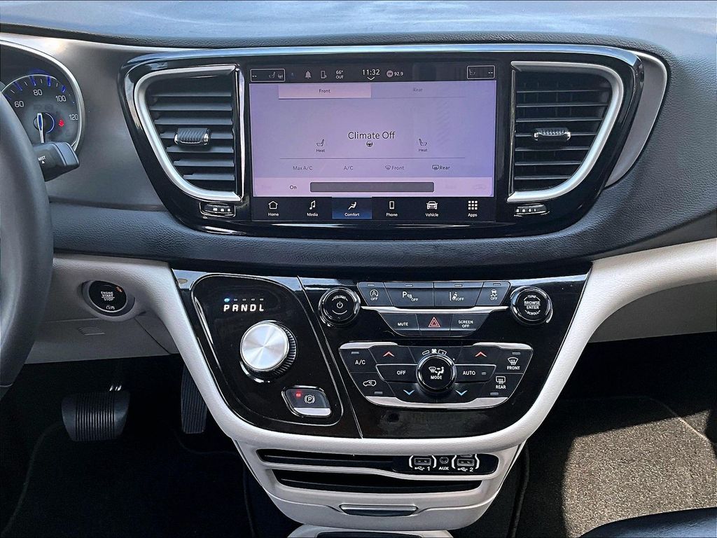 2023 Chrysler Pacifica — photo 19