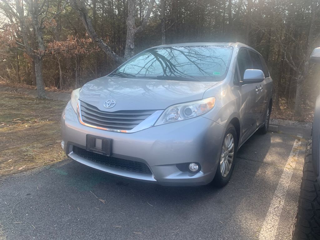 Thumbnail: 2012 Toyota Sienna - 3