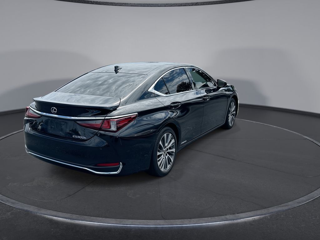 Thumbnail: 2021 Lexus ES - 2