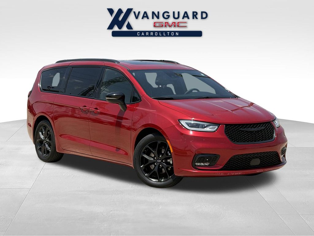 Red Hot Pearlcoat 2025 Chrysler Pacifica Minivan Front-Wheel Drive 9-Speed Automatic
