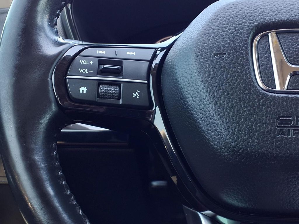 Used 2023  Honda EX-L image 2