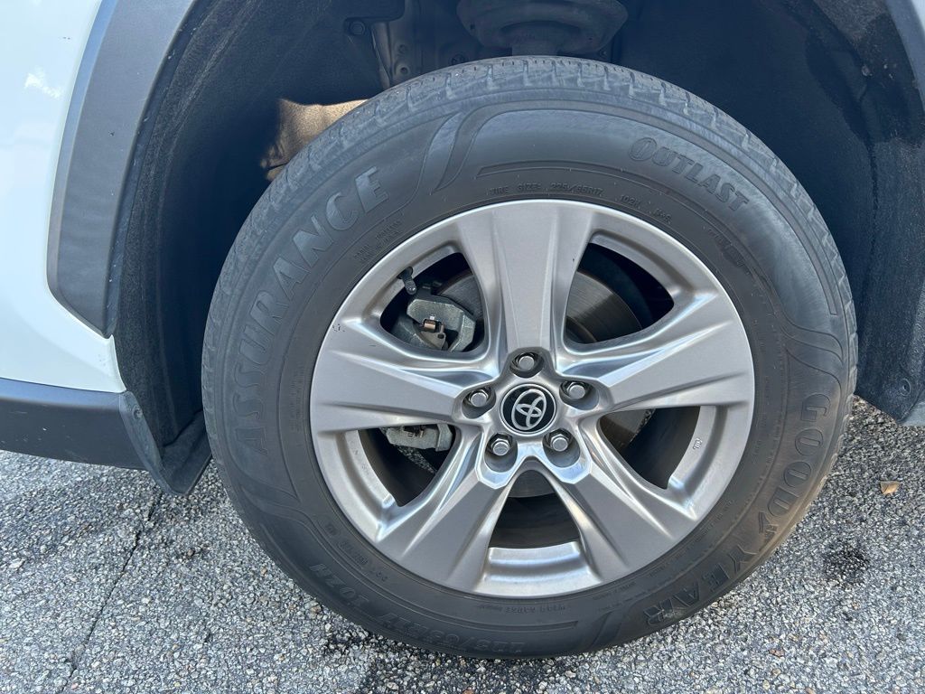 Thumbnail: 2022 Toyota RAV4 - 9