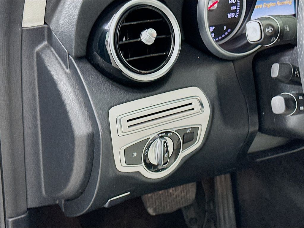 Thumbnail: 2015 Mercedes-Benz C-Class - 10