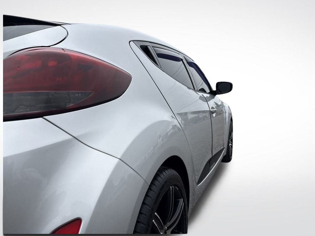 2013 Ironman Silver Metallic Hyundai Veloster Base FWD Hatchback