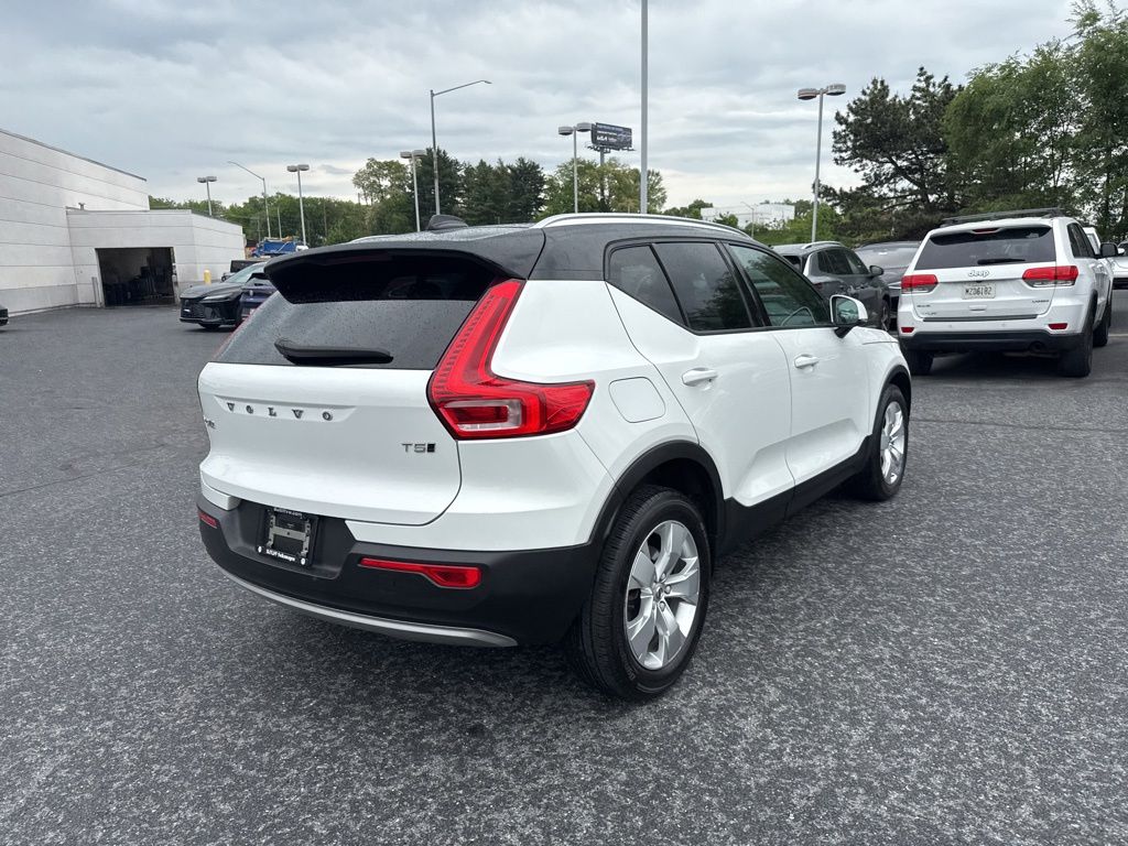 2020 Volvo XC40 Momentum White at Sutliff Volkswagen