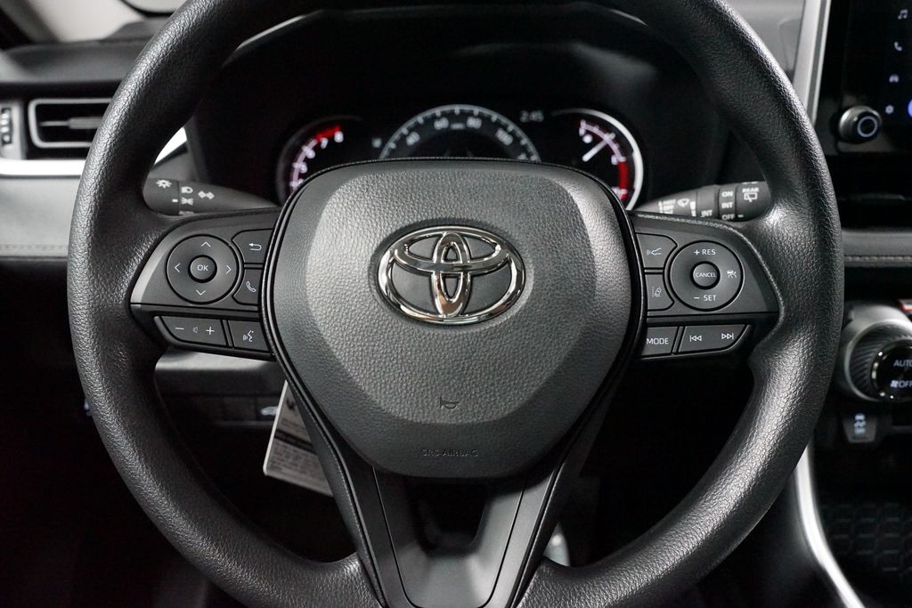 2025 Toyota RAV4 XLE 12