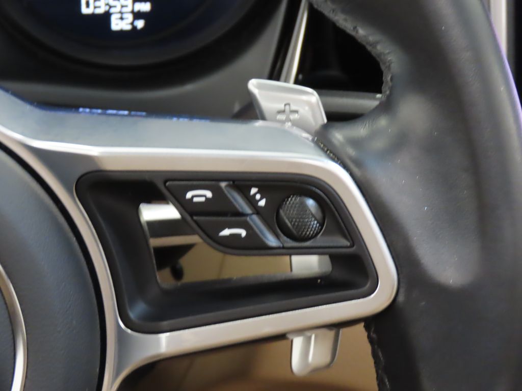 Thumbnail: 2021 Porsche Macan - 21