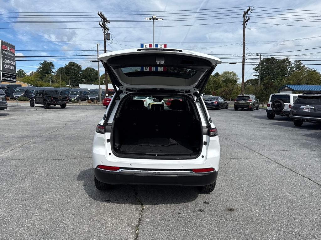 used 2022 Jeep Grand Cherokee car, priced at $25,780