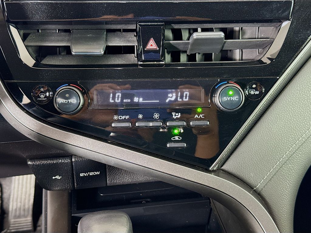 Thumbnail: 2021 Toyota Camry - 16