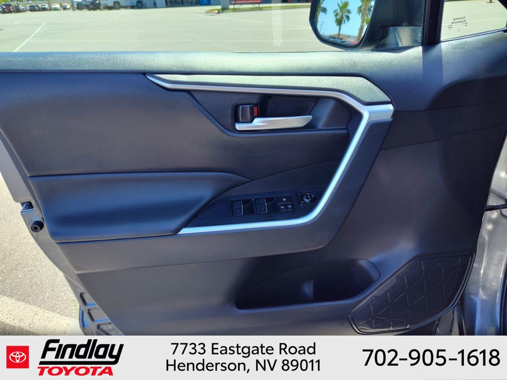 2024 Toyota RAV4 XLE - Photo 20