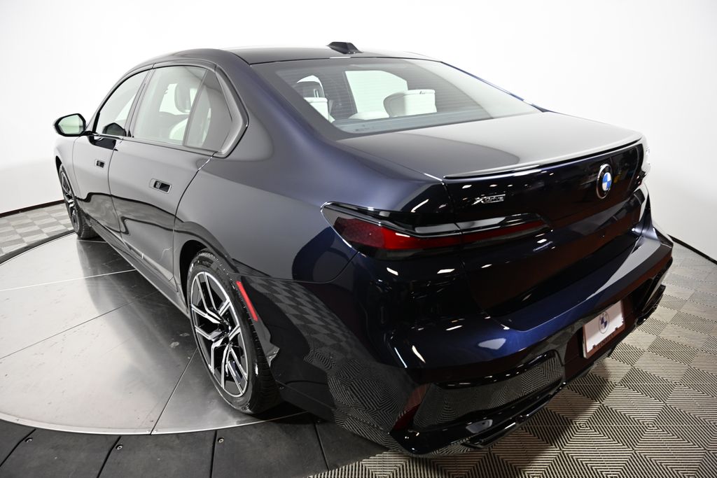 Thumbnail: 2026 BMW 7 Series - 3