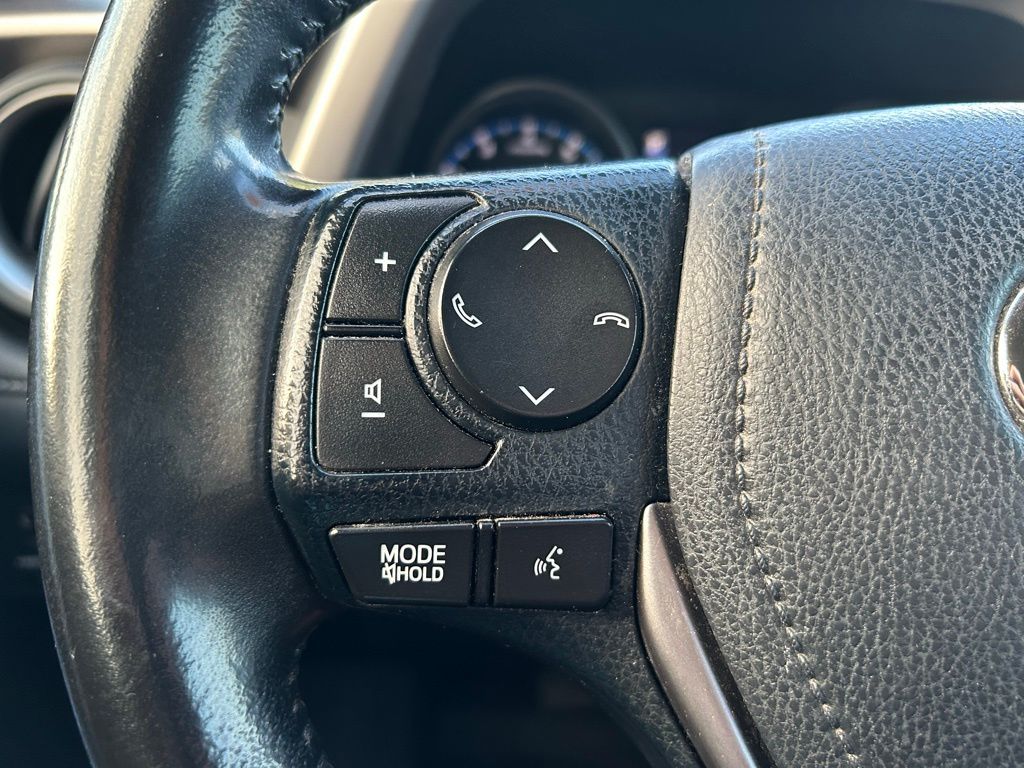 Thumbnail: 2018 Toyota RAV4 - 18