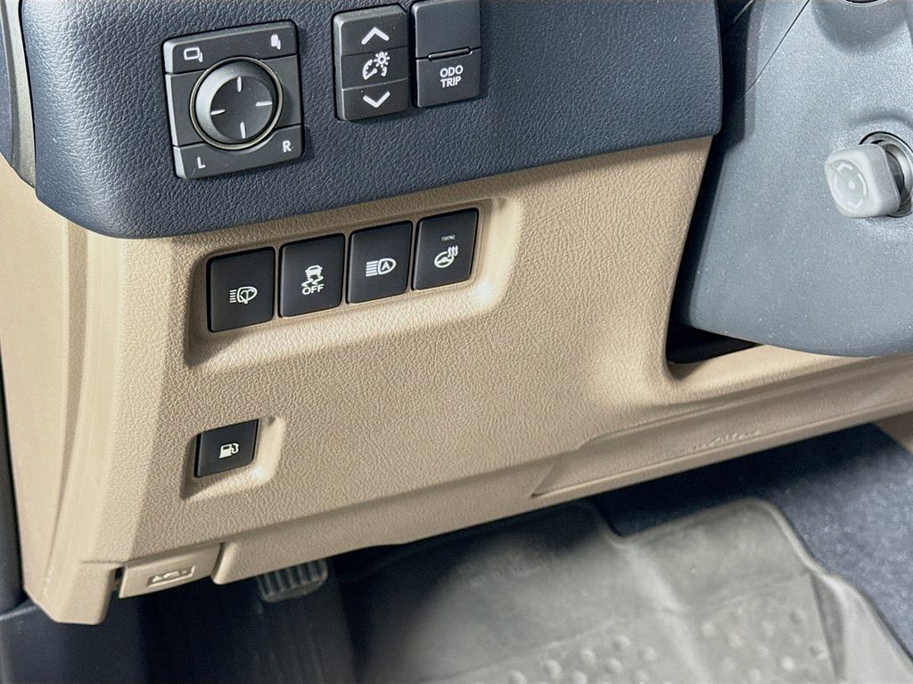 Thumbnail: 2023 Lexus GX - 10