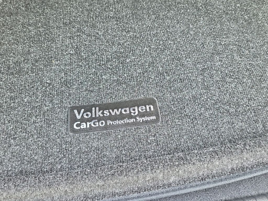 2026 Volkswagen Atlas 2.0T SEL Premium R-Line White/off-white at Auto Express Mitsubishi