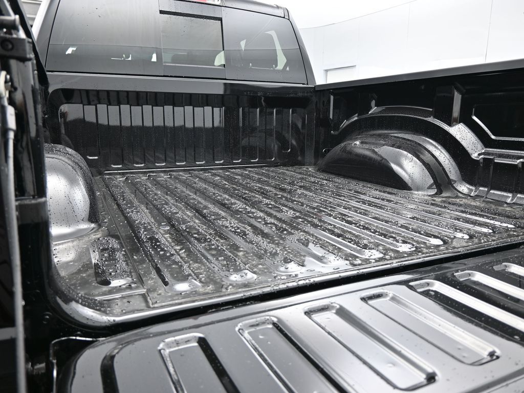 New 2026 Diamond Black Crystal Pearlcoat Ram Express image 34