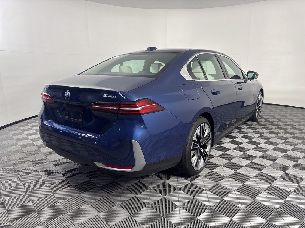 Thumbnail: 2025 BMW 5 Series - 5