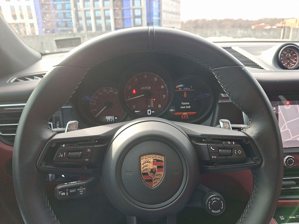 Thumbnail: 2025 Porsche Macan - 21