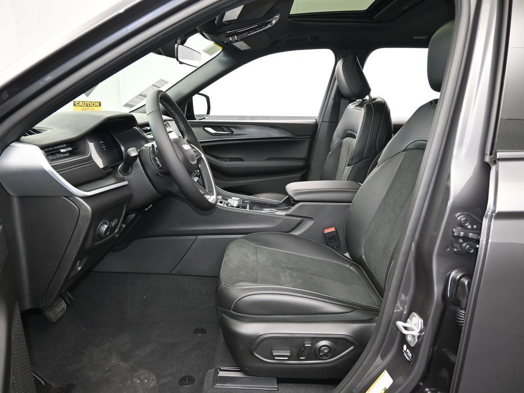 New 2025 Baltic Gray Metallic Clearcoat Jeep Altitude X image 11