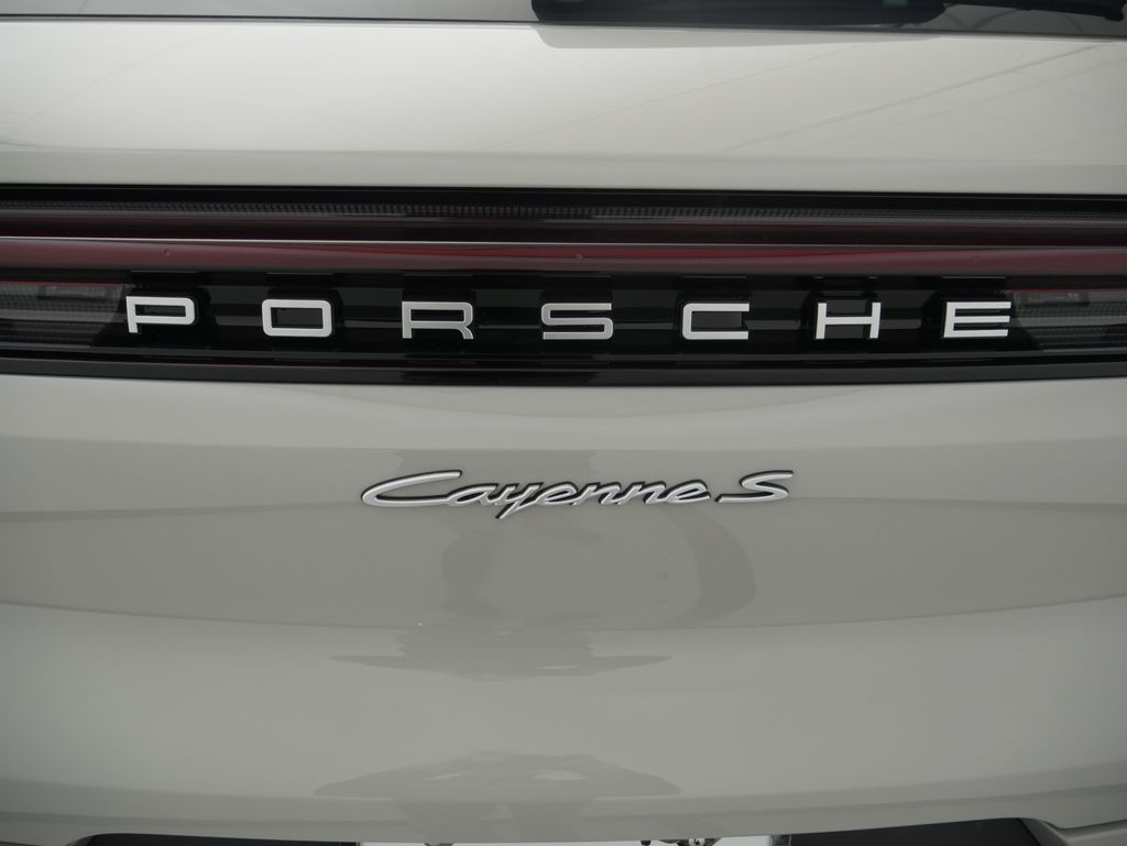 Thumbnail: 2026 Porsche Cayenne - 11
