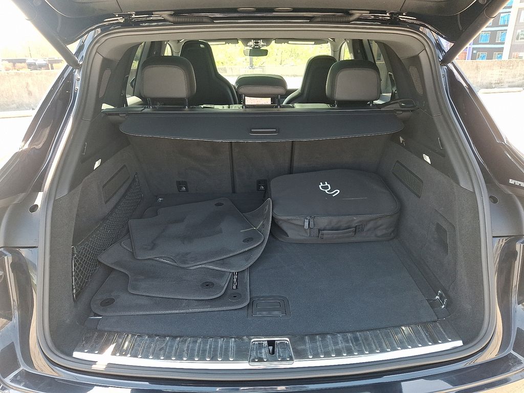 Thumbnail: 2022 Porsche Cayenne - 29