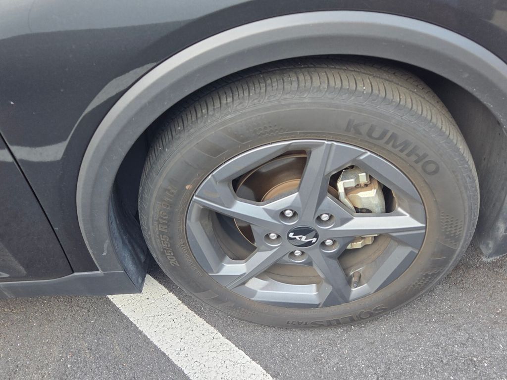 Used 2025 Gray Kia LXS image 4
