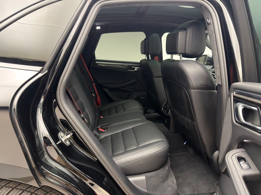 Thumbnail: 2021 Porsche Macan - 7