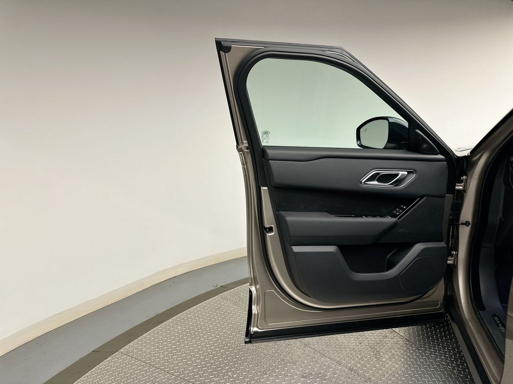 Thumbnail: 2026 Land Rover Range Rover Velar - 8