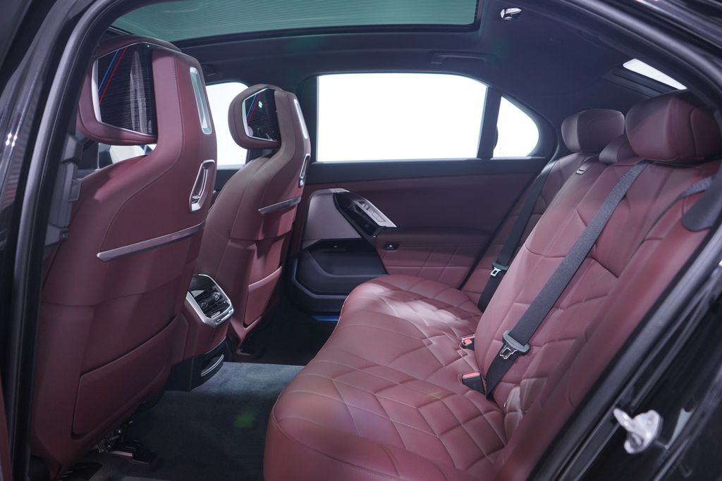 Thumbnail: 2026 BMW 7 Series - 9