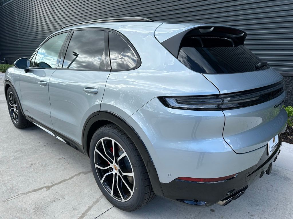 2025 Porsche Cayenne GTS 3