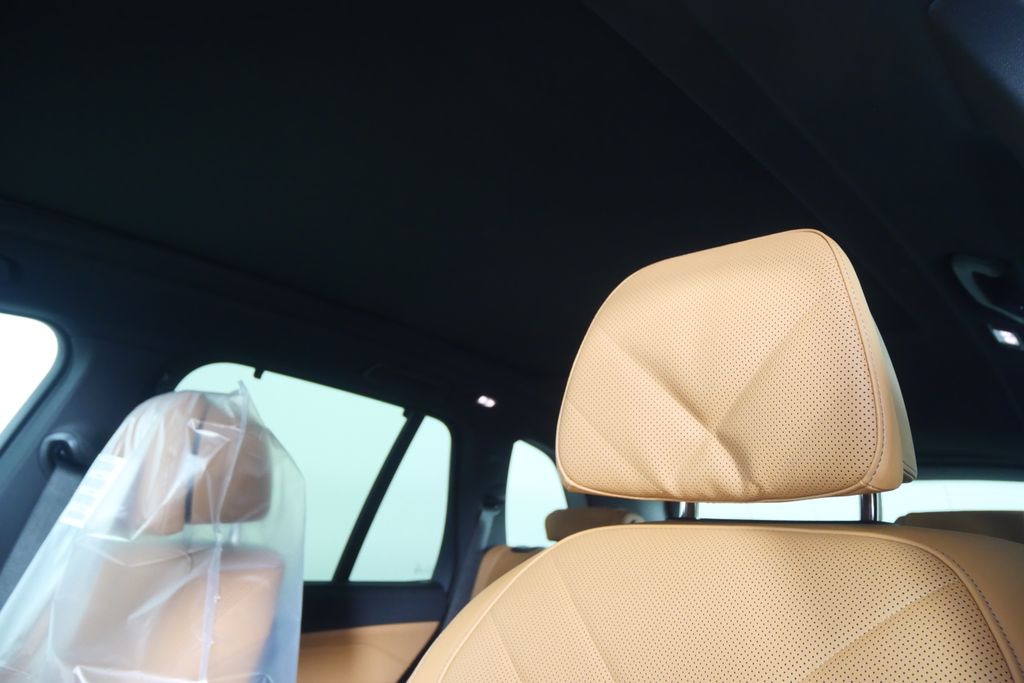 Thumbnail: 2026 BMW X5 - 12