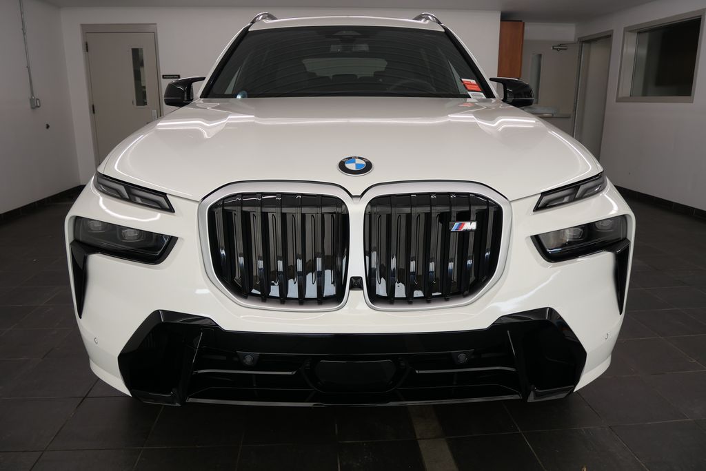 2025 BMW X7 M60i 10