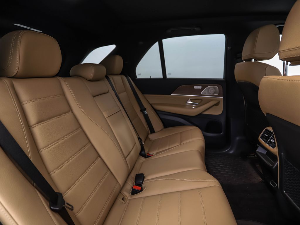 Thumbnail: 2026 Mercedes-Benz GLE - 26