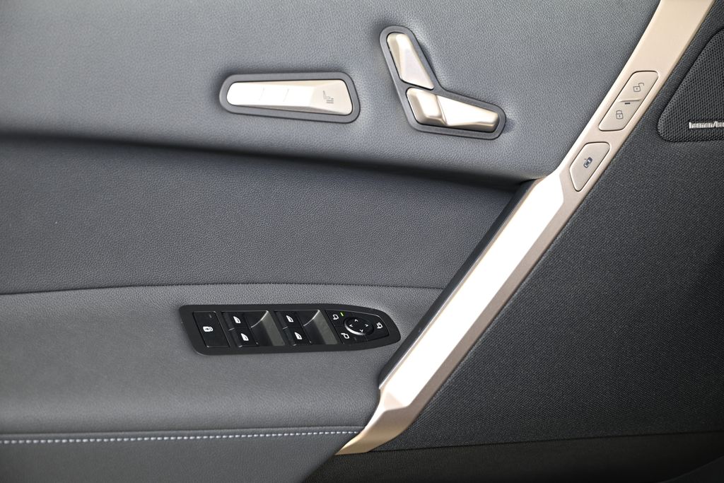 Thumbnail: 2026 BMW iX - 21