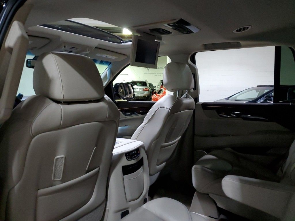 2016 Cadillac Escalade Luxury 32