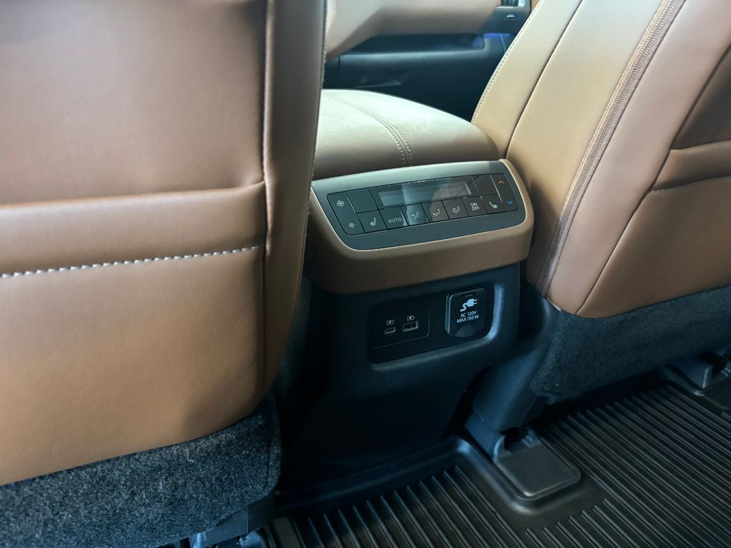 2025 Nissan Pathfinder Platinum