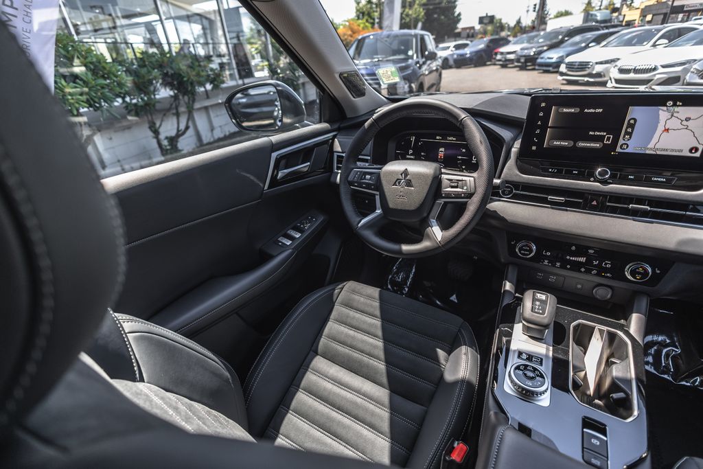 2026 Mitsubishi Outlander PHEV SE thumbnail 20