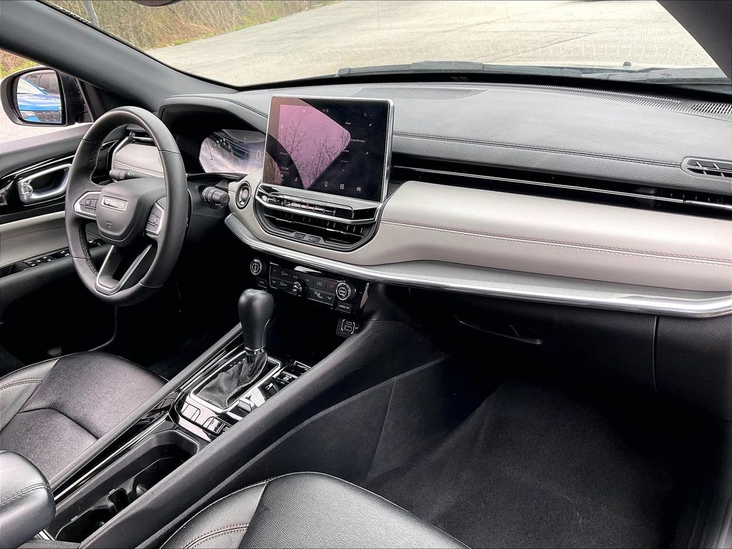 2024 Jeep Compass — photo 13