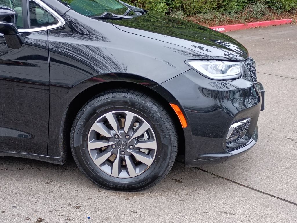 Used 2024 Chrysler Pacifica PHEV Select with VIN 2C4RC1S79RR174490 for sale in Portland, OR