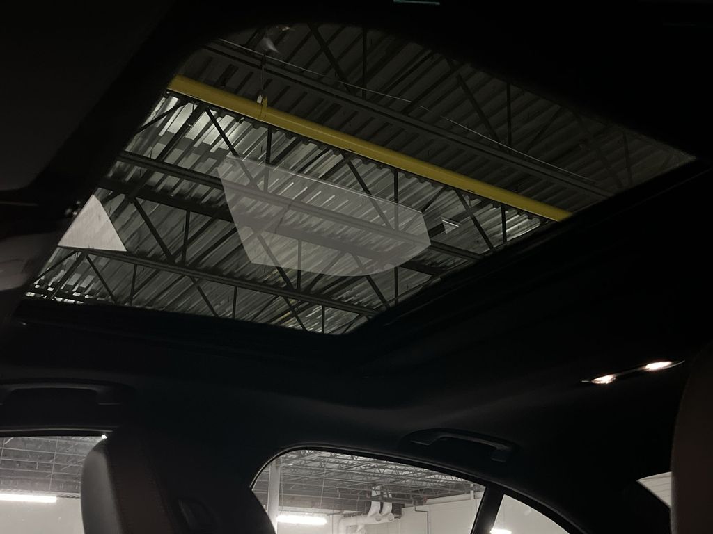 Thumbnail: 2025 BMW 3 Series - 22