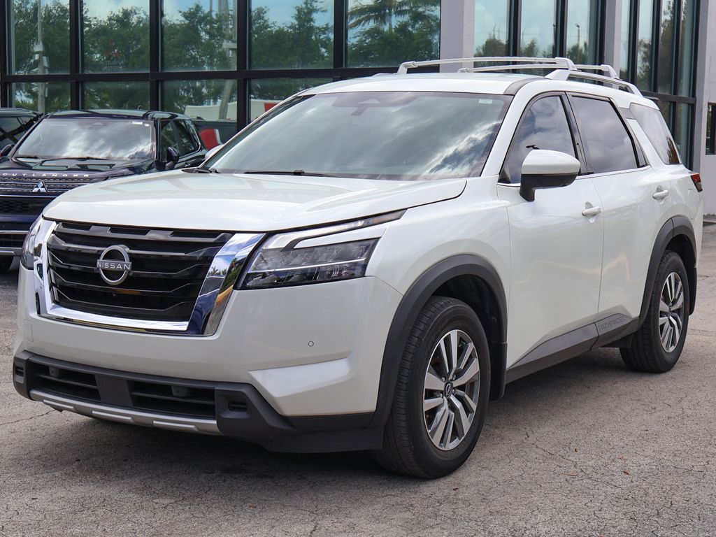 Used 2024 White Nissan SL image 9