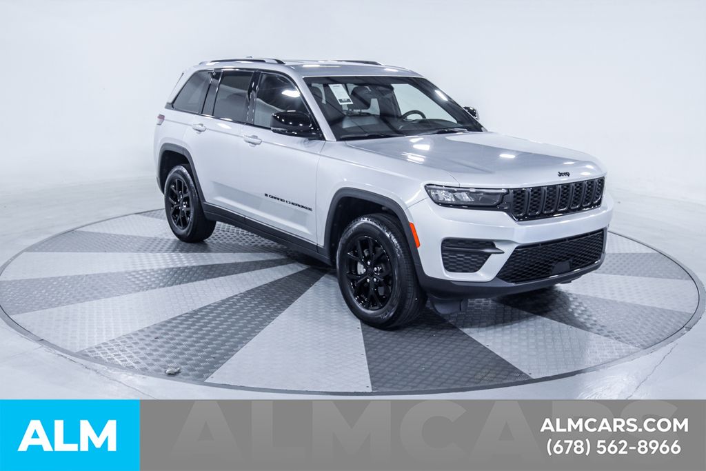 Used 2025 Silver Jeep Altitude image 14
