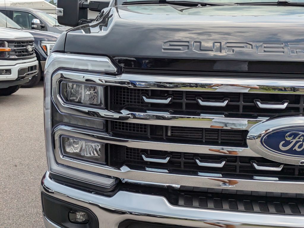 2026 Ford F-350 Super Duty LARIAT