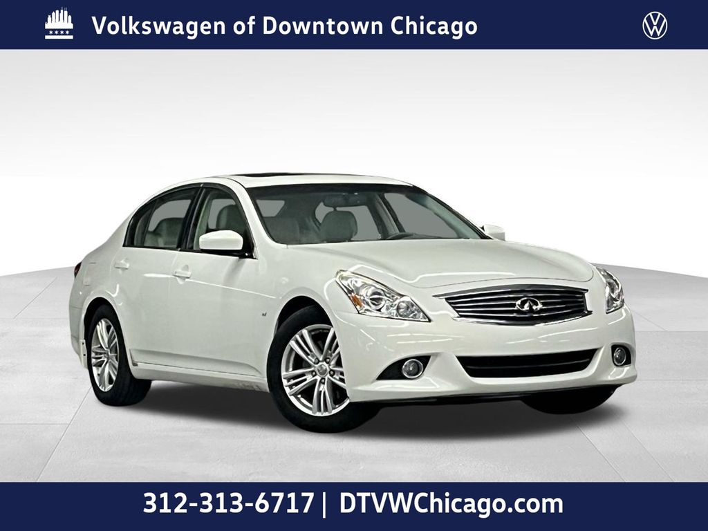 2015 INFINITI Q40 Base