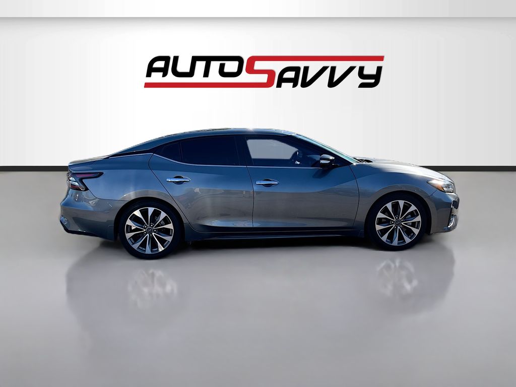 Used 2023 Gray Nissan Platinum image 8