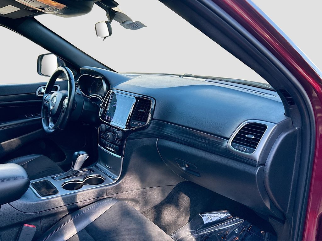 Thumbnail: 2021 Jeep Grand Cherokee - 28