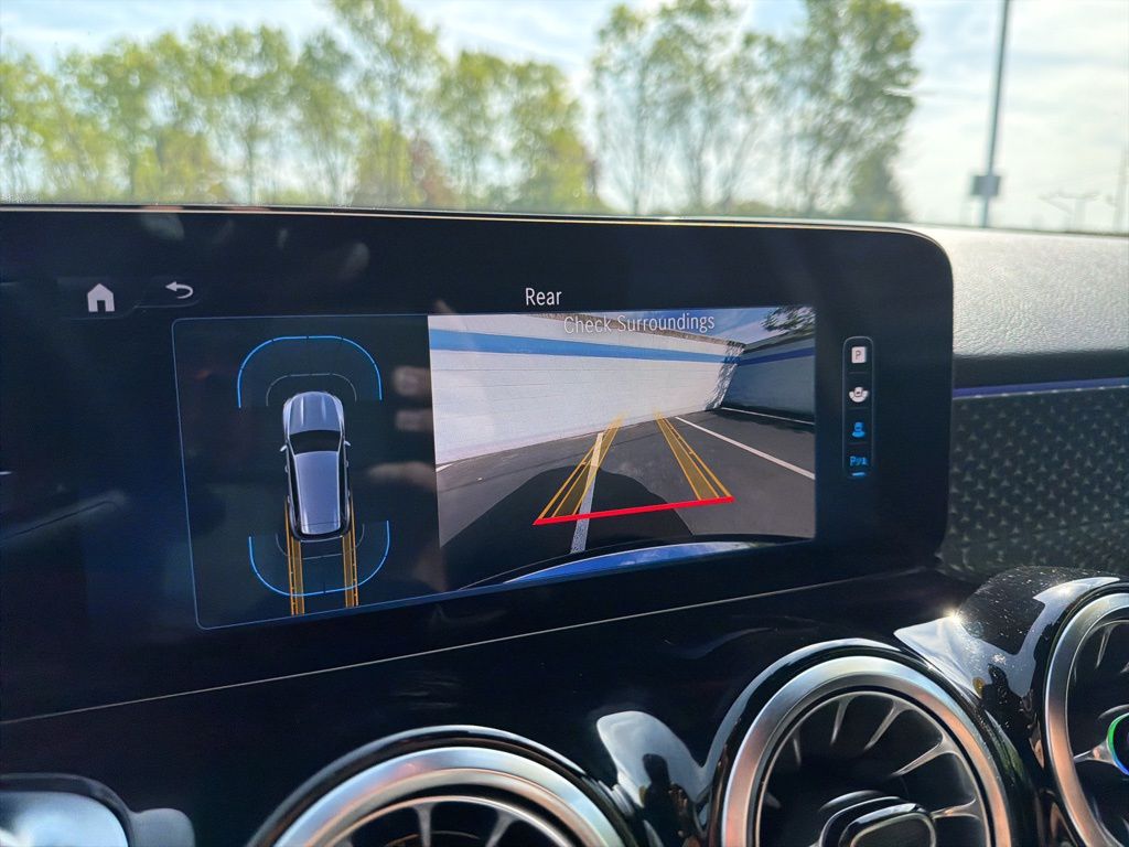 Thumbnail: 2025 Mercedes-Benz GLB - 29