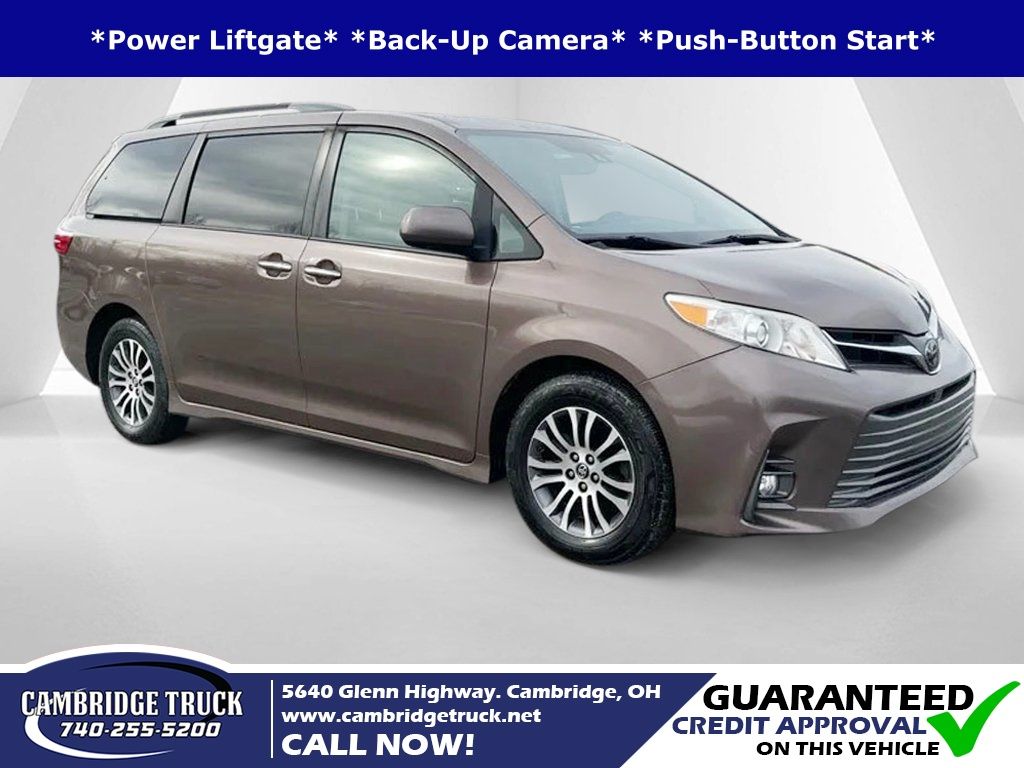 Toyota Sienna XLE 7-Passenger FWD with Auto-Access Seat
