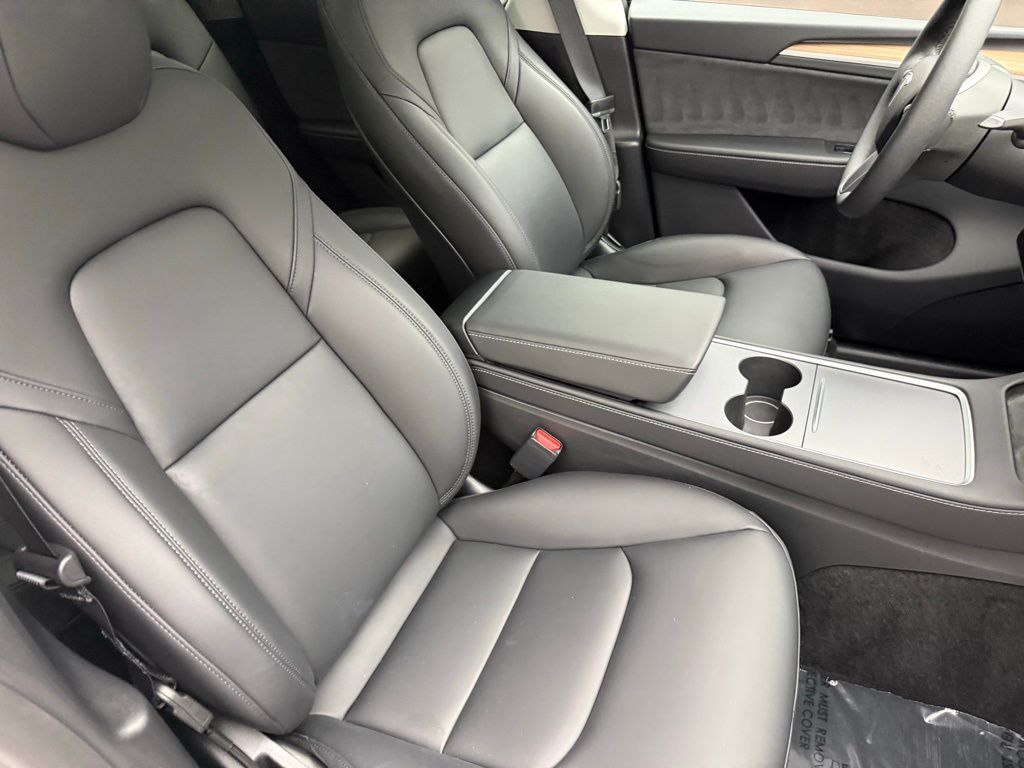 Thumbnail: 2025 Tesla Model Y - 32